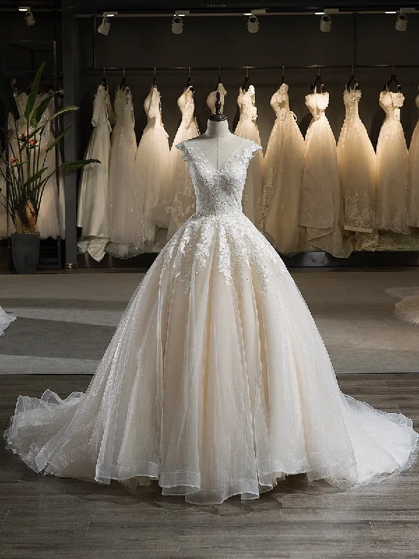 Stock Clearance V-Neck Sleeveless Tulle Applique Court Train Ball Gown Wedding Dresses