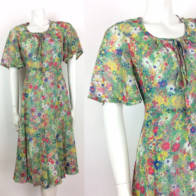 Clearance Items VINTAGE 60s 70s GREEN WHITE PSYCHEDELIC FLORAL BELL SLEEVE TEA DRESS 8