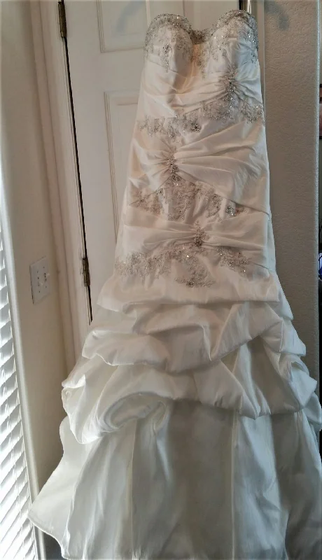 Steals and Deals Alfred Angelo Disney Ariel 201