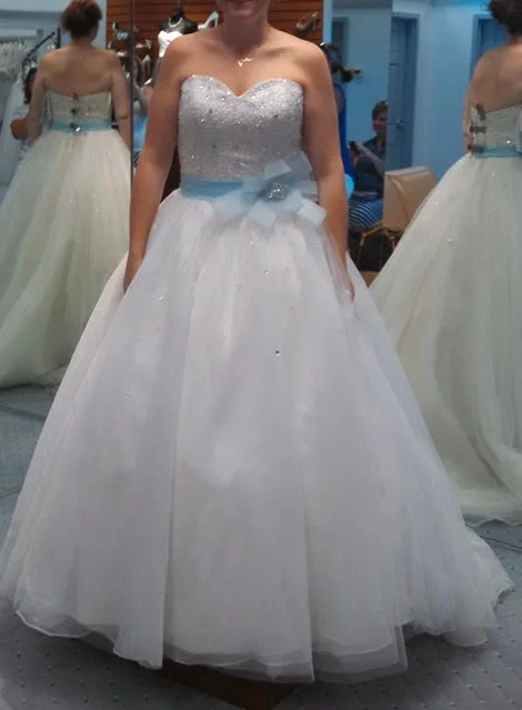 Markdowns Alfred Angelo Disney Cinderella with Veil and Crinoline