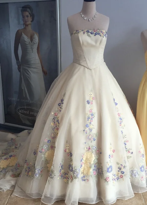 Final Sale Alfred Angelo Limited Edition Cinderella #252