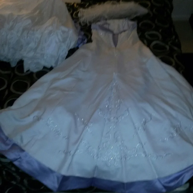 Savings Bonanza Alfred Angelo Lavender and white 1797