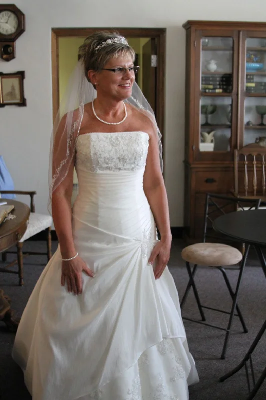 Deal Alert Alfred Angelo Diamond White
