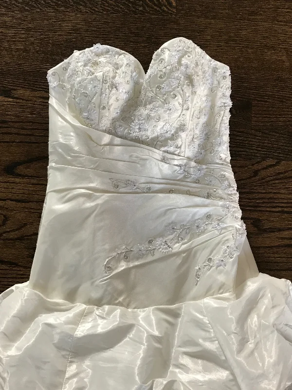 Shop and Save Demetrios CR119