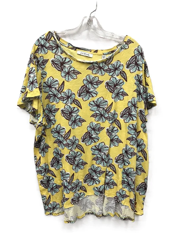 Inventory Reduction Yellow Top Short Sleeve Basic By Peace Love World, Size: 2x